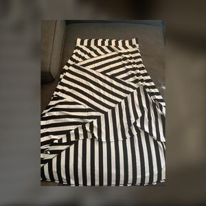 Torrid 2 Black & White Striped high lo skirt